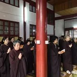 【学佛行仪之敬佛第一】在家居士的佛前衣著（五）：披缦衣时应念的偈颂\u200b