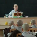 【学佛行仪敬法之十九】听法时，当避免持戴这些物品！