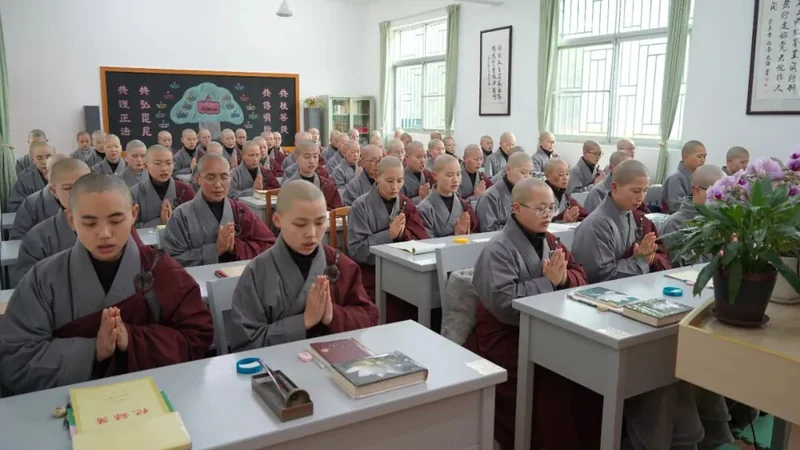 【学佛行仪之敬法篇】听经闻法应断除的三种过失