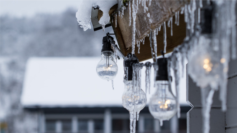 【念佛法语】小雪劝念佛：深深念句弥陀佛，浅浅能归净土栖！