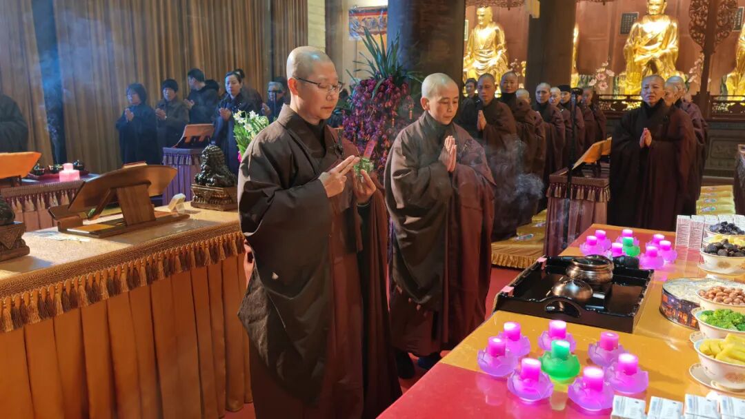 【节日专题法语】新年伊始，为何要礼忏？