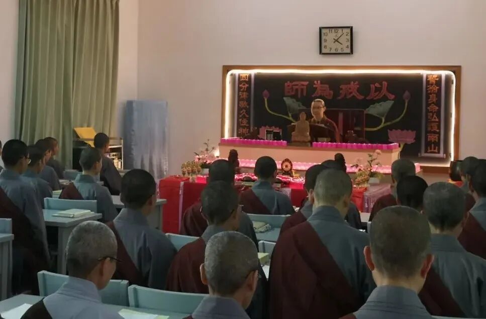 【戒香普熏】《 大乘本生心地观经》：出家者持戒最难，能持戒者是真出家！