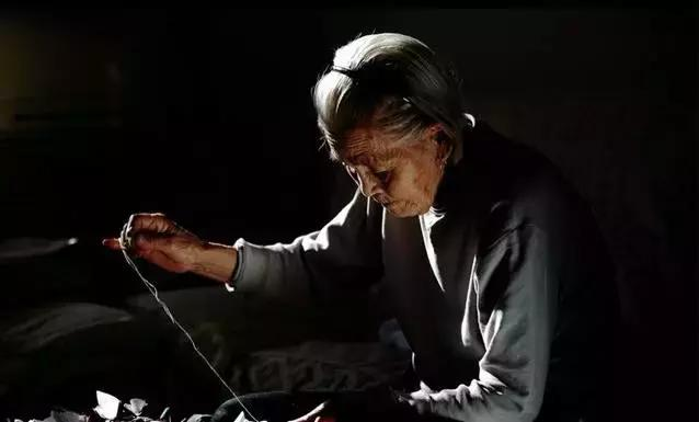 【节日专题法语】母亲节，佛子当念恩报恩！