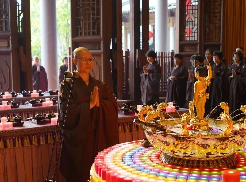 【节日专题法语】明日浴佛节，奉请如来澡沐身，香汤沐浴众生心！