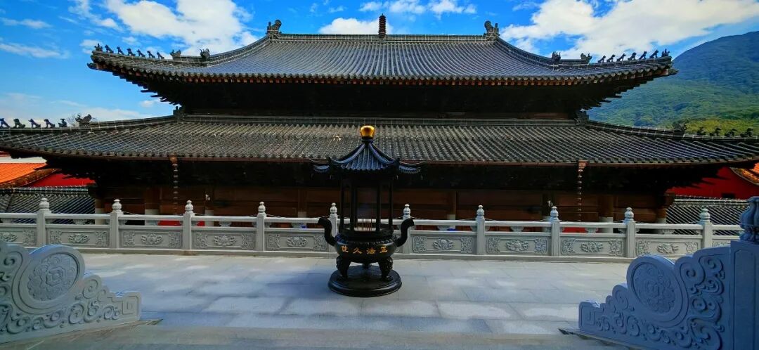 【戒香普熏】《佛说八种长养功德经》：我持戒行庄严其心，求成佛果究竟圆满！
