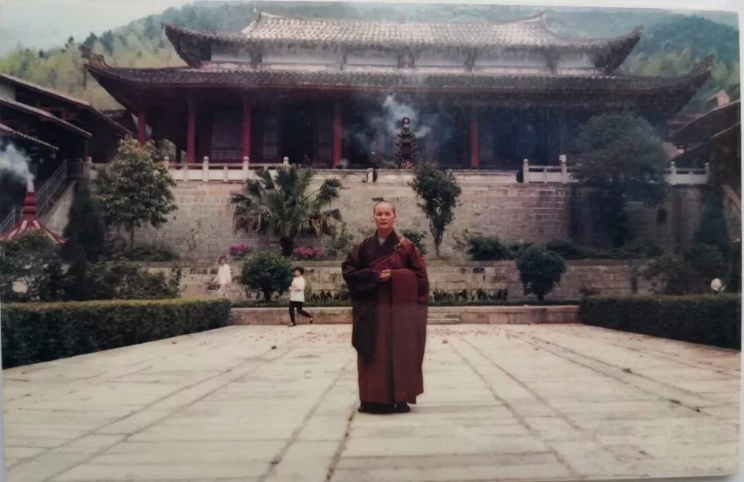 【缅怀悼念二】一位居士对住持和尚的缅怀：感恩师公，我把最美好的青春记忆留在了灵石寺！