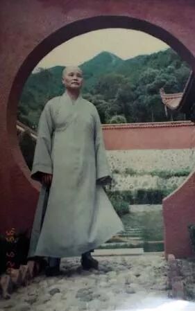 【追思法语之七】上慧下本师父拥有快乐人生的秘诀（上慧下本师父与居士分享的人生小故事）
