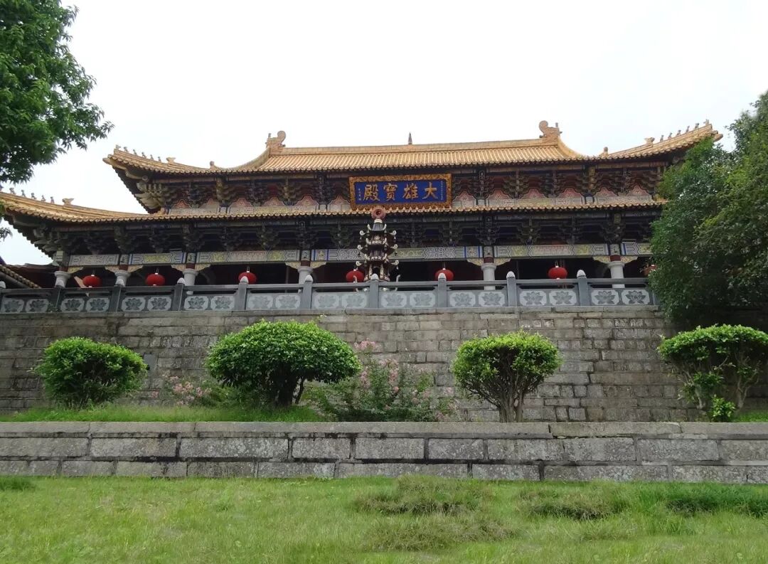【学佛行仪之敬佛第一】穿鞋入佛殿需要注意什么？