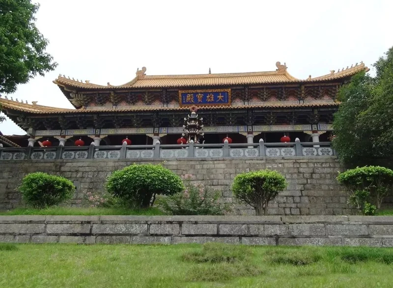 【学佛行仪之敬佛第一】穿鞋入佛殿需要注意什么？