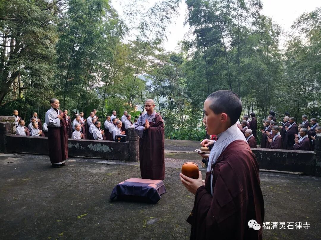 【灵石剪影】慎终追远，策勉后学——灵石律寺全体师僧礼塔祭祖