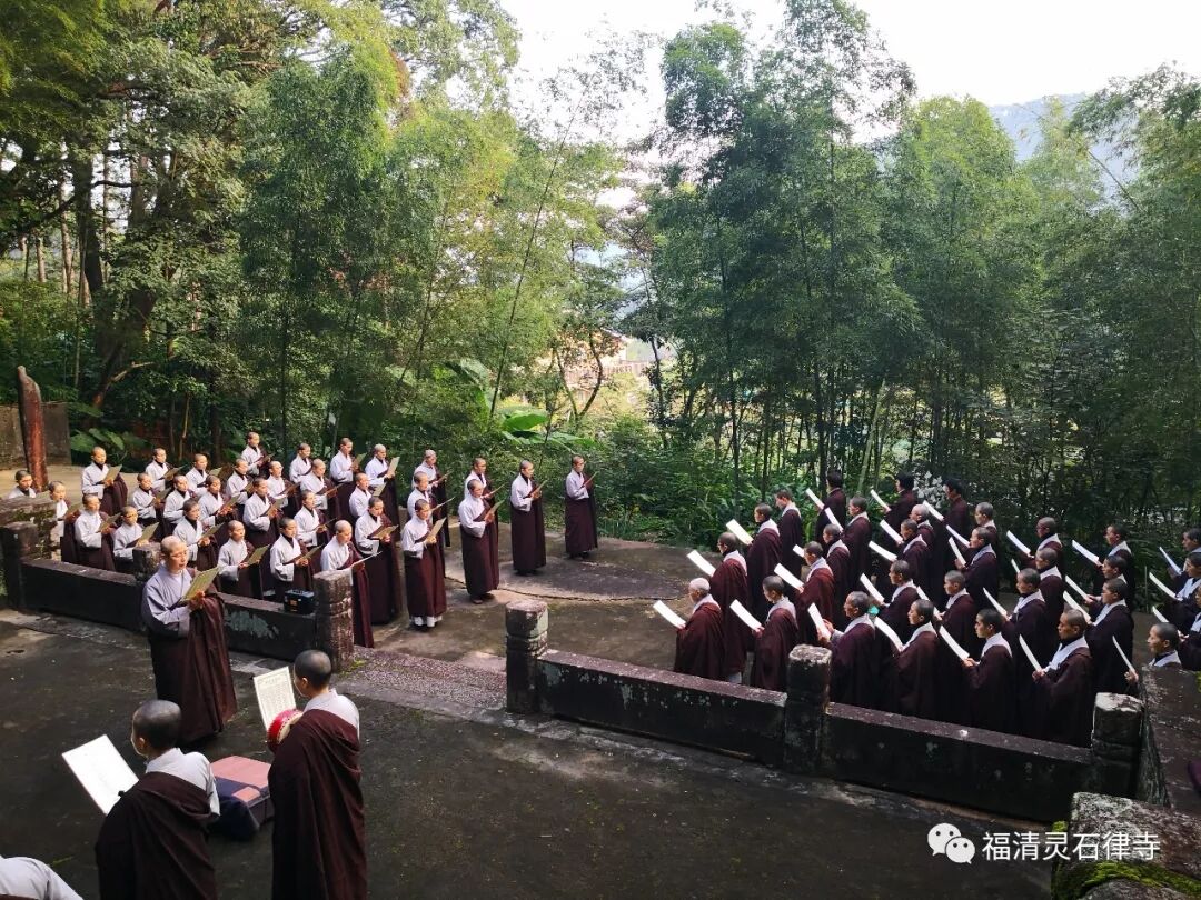 【灵石剪影】慎终追远，策勉后学——灵石律寺全体师僧礼塔祭祖