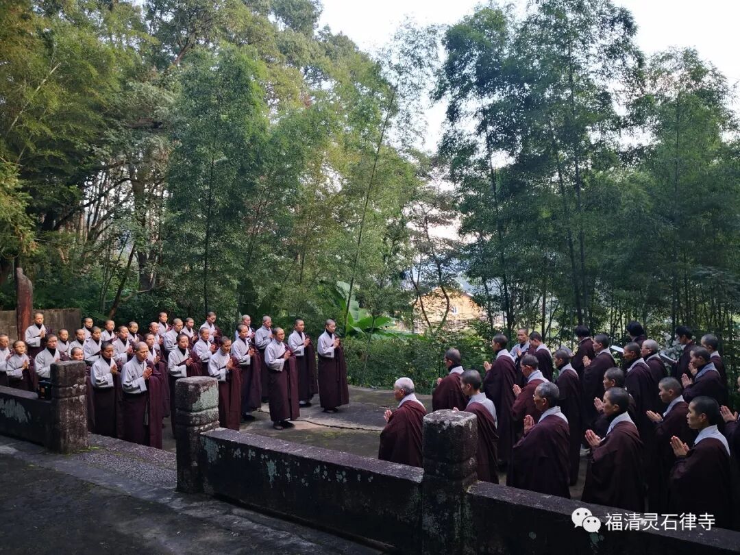 【灵石剪影】慎终追远，策勉后学——灵石律寺全体师僧礼塔祭祖