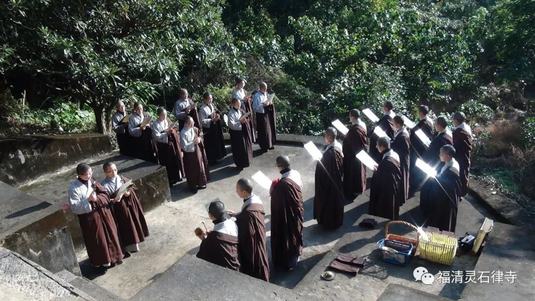 【灵石剪影】慎终追远，策勉后学——灵石律寺全体师僧礼塔祭祖