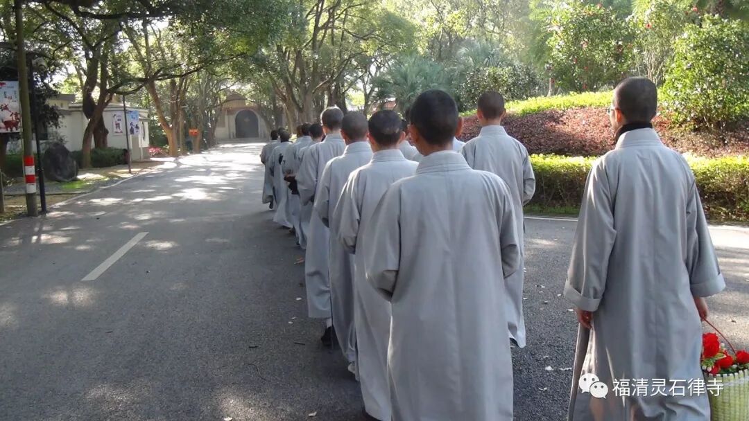 【灵石剪影】慎终追远，策勉后学——灵石律寺全体师僧礼塔祭祖