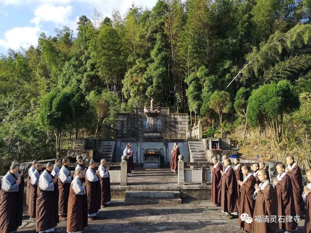 【灵石剪影】慎终追远，策勉后学——灵石律寺全体师僧礼塔祭祖