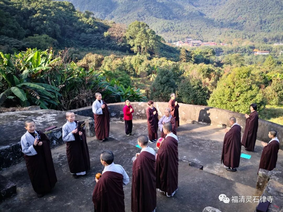 【灵石剪影】慎终追远，策勉后学——灵石律寺全体师僧礼塔祭祖