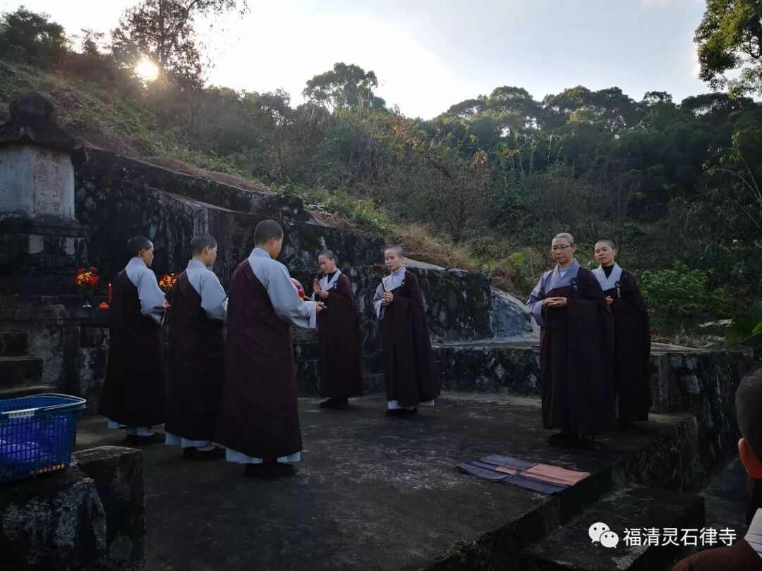 【灵石剪影】慎终追远，策勉后学——灵石律寺全体师僧礼塔祭祖