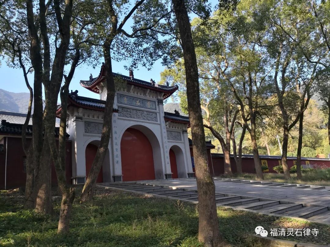 【灵石剪影】慎终追远，策勉后学——灵石律寺全体师僧礼塔祭祖