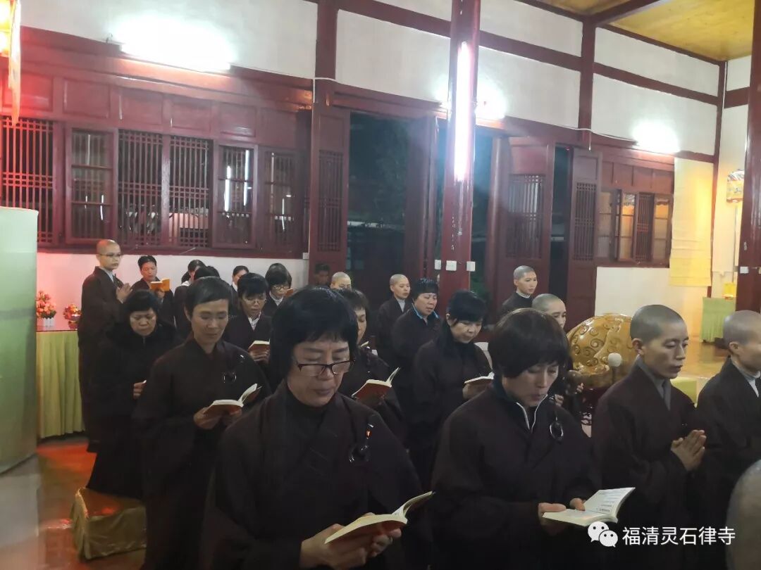 【学佛行仪之敬佛第一】在家居士的佛前衣著（一）：什么是海青？