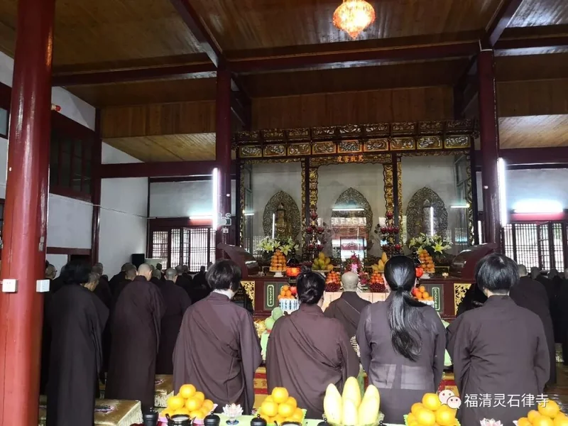 【学佛行仪之敬佛第一】在家居士的佛前衣著（四）：披缦衣需要什么条件？