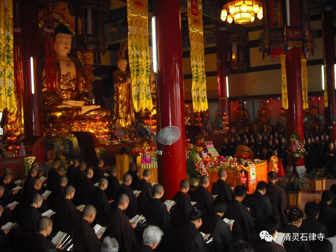 【学佛行仪之敬佛第一】在家居士的佛前衣著（六）：披缦衣需要注意什么？