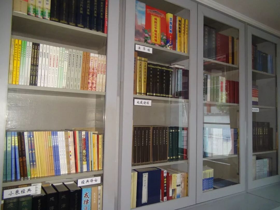 【学佛行仪之敬法第二】安置经书需要注意的事项