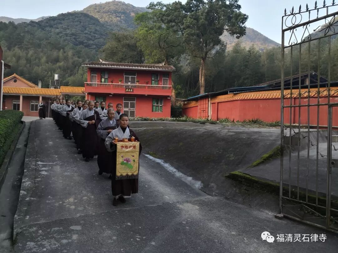 【灵石剪影】灵石律寺两序大众岁末祭祖礼塔