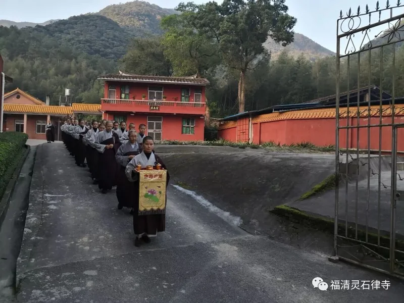 【灵石剪影】灵石律寺两序大众岁末祭祖礼塔