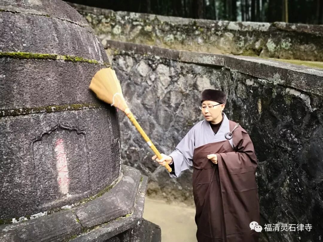 【灵石剪影】灵石律寺两序大众岁末祭祖礼塔