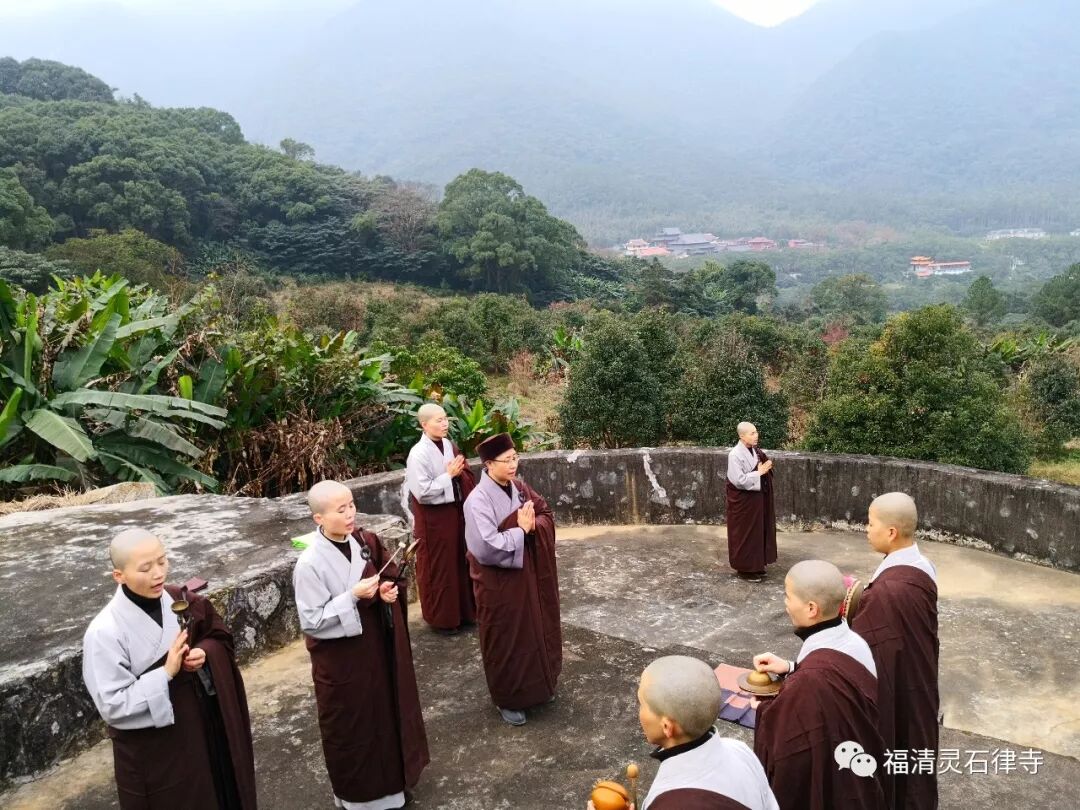 【灵石剪影】灵石律寺两序大众岁末祭祖礼塔