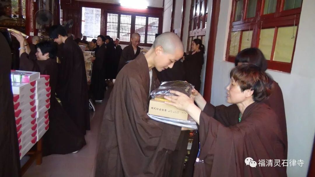【学佛行仪敬僧篇之二十四】供僧袈裟有何殊胜功德？