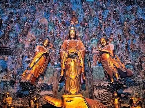 【学佛行仪之入寺院三十三】大雄宝殿主佛像背面的“海岛观音群像”讲述了什么故事？