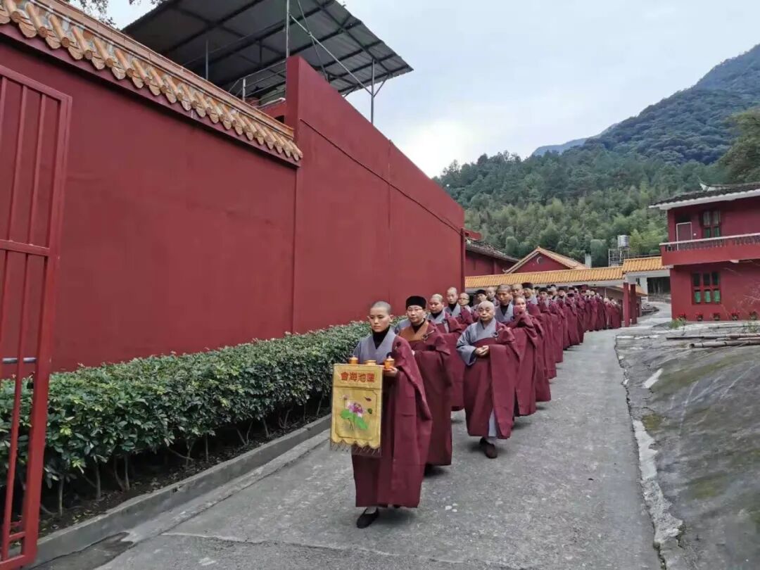 【剪影】庚子冬至灵石律寺全体师僧礼塔祭祖