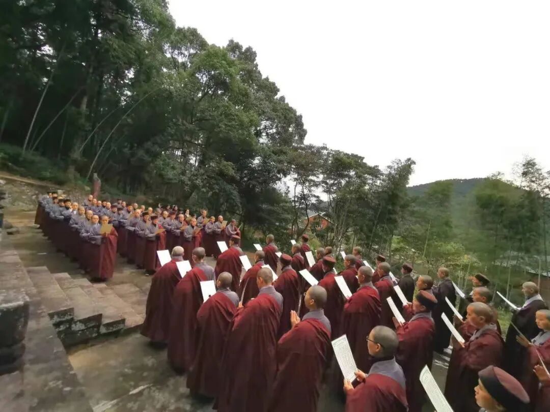 【剪影】庚子冬至灵石律寺全体师僧礼塔祭祖