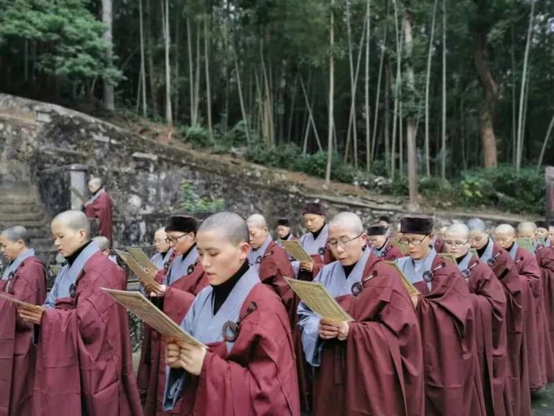 【剪影】庚子冬至灵石律寺全体师僧礼塔祭祖