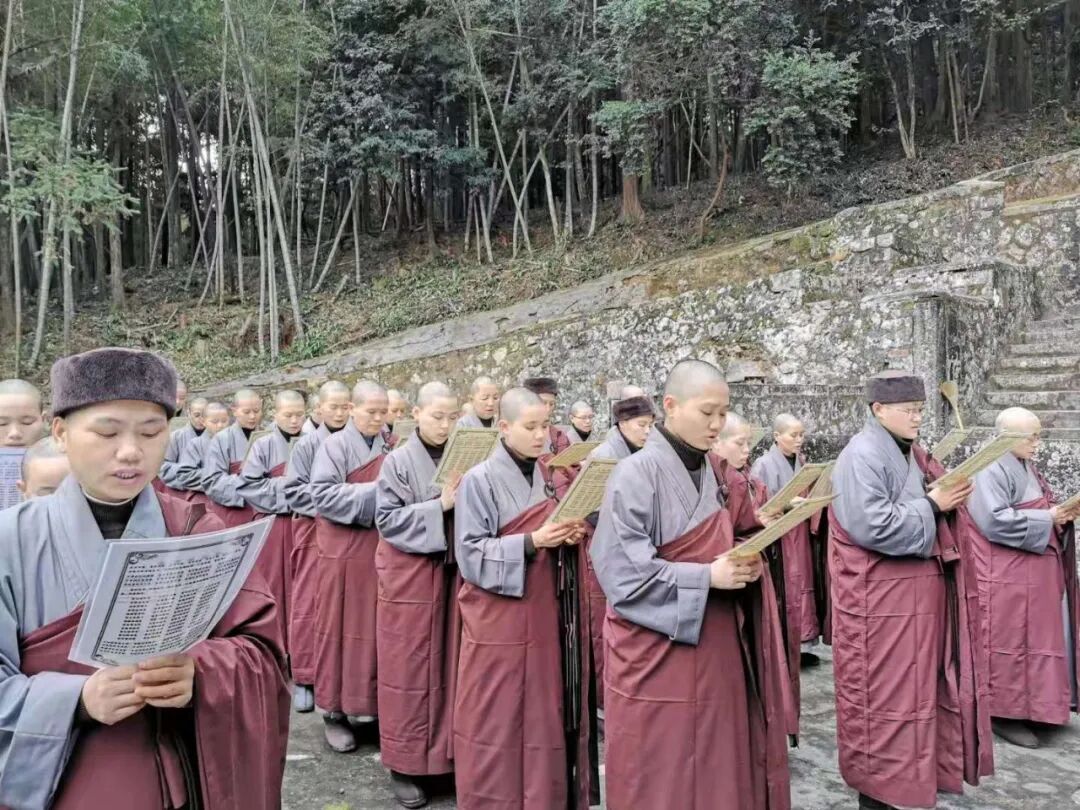 【剪影】庚子冬至灵石律寺全体师僧礼塔祭祖
