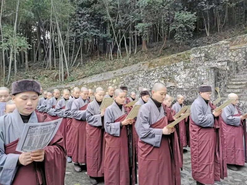 【剪影】庚子冬至灵石律寺全体师僧礼塔祭祖
