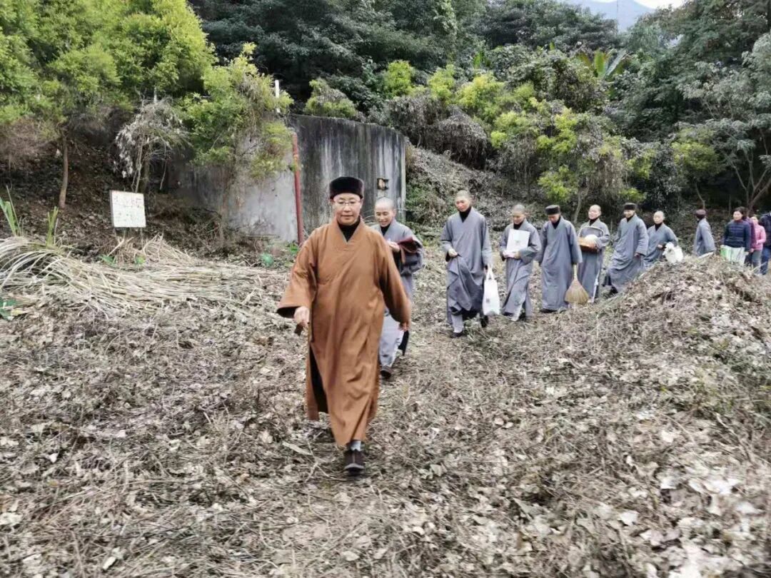【剪影】庚子冬至灵石律寺全体师僧礼塔祭祖