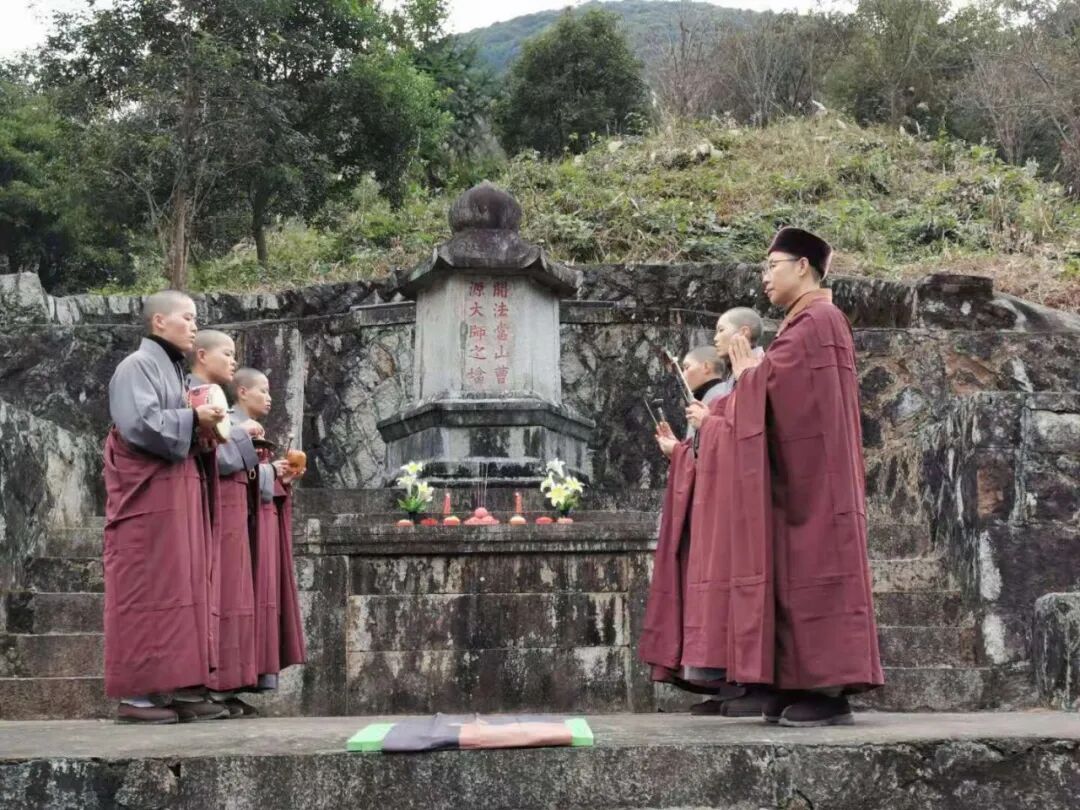 【剪影】庚子冬至灵石律寺全体师僧礼塔祭祖