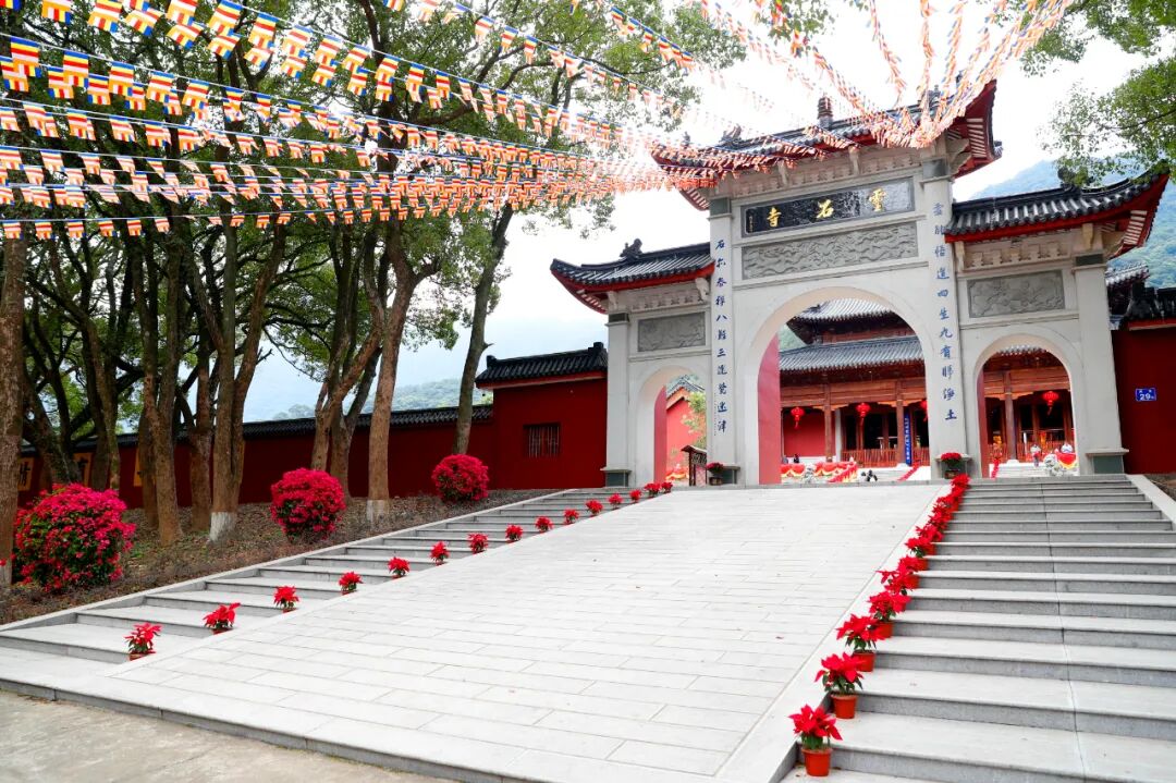 【剪影】庚子冬至灵石律寺全体师僧礼塔祭祖