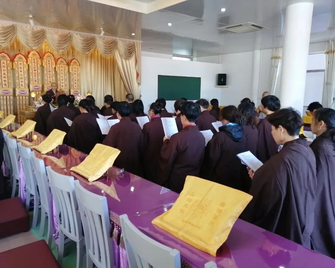 【学佛行仪】对出家人的称呼（二）：可以称皈依师的出家弟子为“师兄”吗？