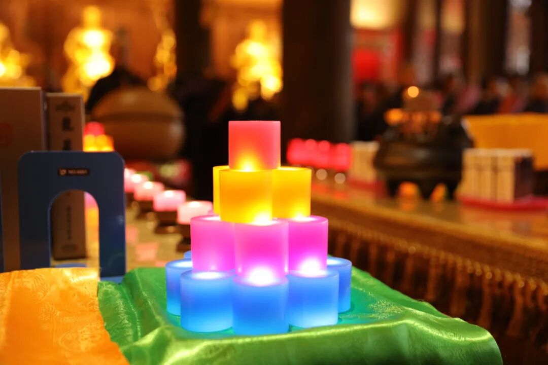 【学佛行仪之敬佛第一】如何供灯能令功德圆满，果报无边？（贫女供灯的故事）