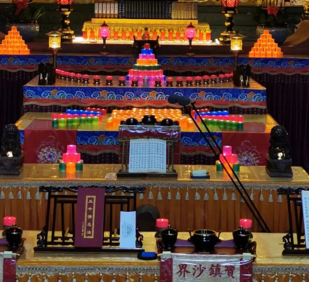 【节日专题法语】报恩祈福，普皆供养—灵石律寺僧众今日启建壬寅新春报恩祈福普供法会