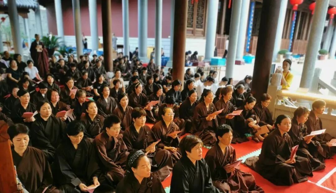 【学佛行仪之敬佛第一】佛前衣著之一：​海青