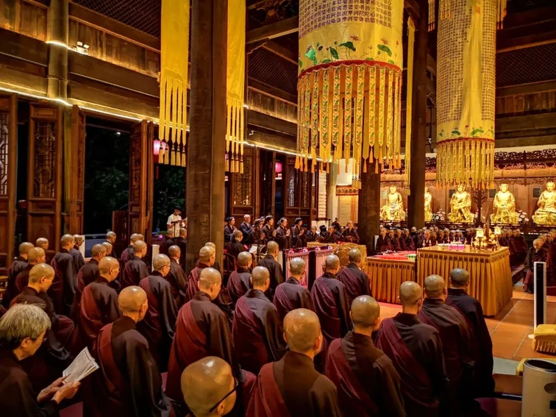【佛佑中华 国泰民安】灵石律寺内部僧众今晚启建护国息灾超荐亡灵大蒙山施食普度法会！