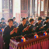 Featured image of post 【学佛行仪之敬佛第一】佛前衣著之三：披缦衣时应念的偈颂
