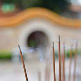 Featured image of post 【学佛行仪之敬佛第一】香炉里的香灰、香脚应如何处理？